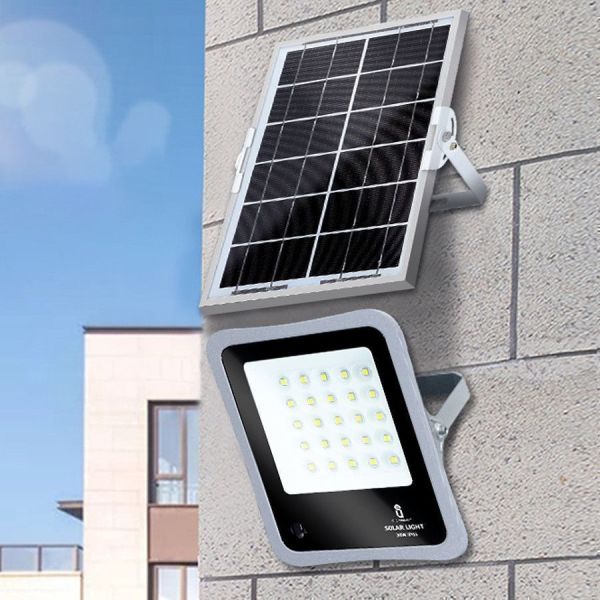 Proyector Solar LED Eq 50W con su Panel Solar y Control Remoto