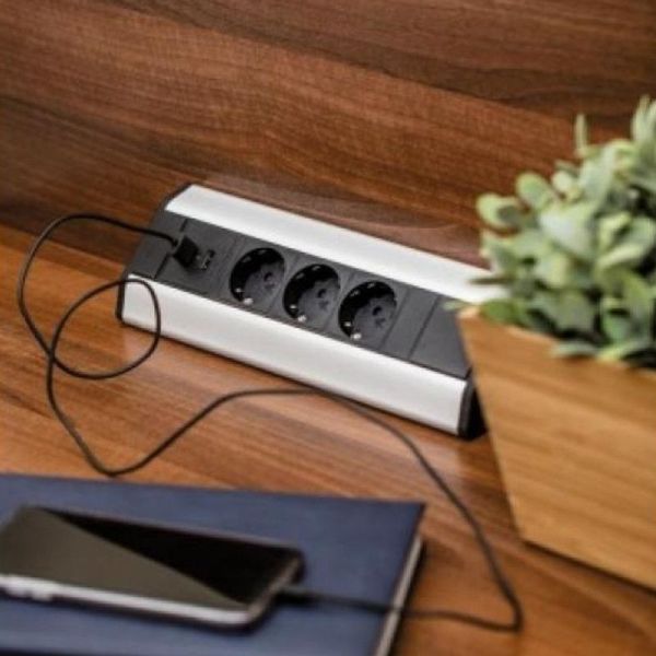 Corner block with 3 2P + T sockets + 2 USB outputs