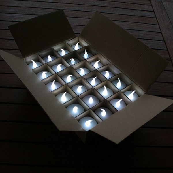 24 weiße LED-Kerzen mit Flammeneffekt, Silber-Finish