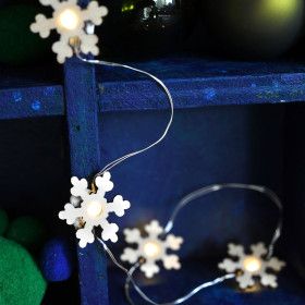 Garland 20 Warm White Micro LEDs with Wooden Snowflakes on Batteries