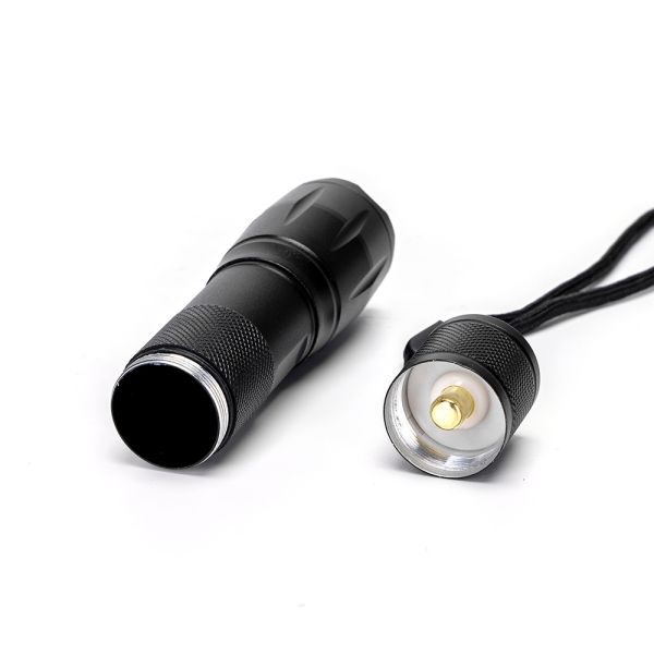 Linterna LED Foco ajustable 3 pilas AAA