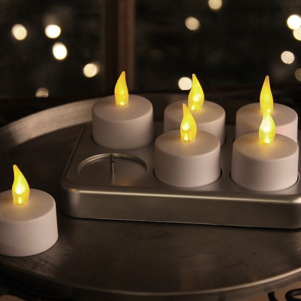 Set mit 6 wiederaufladbaren LED-Kerzen und ihrer Ladestation