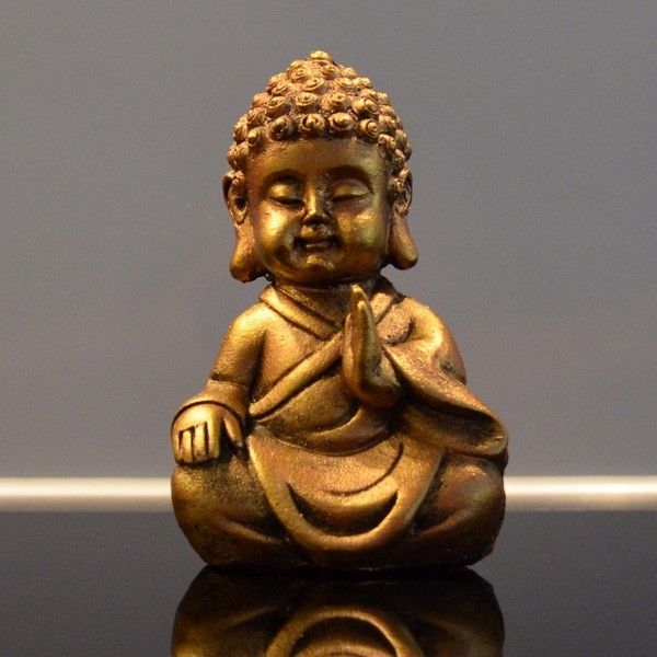 Estatuilla de Buda de oro